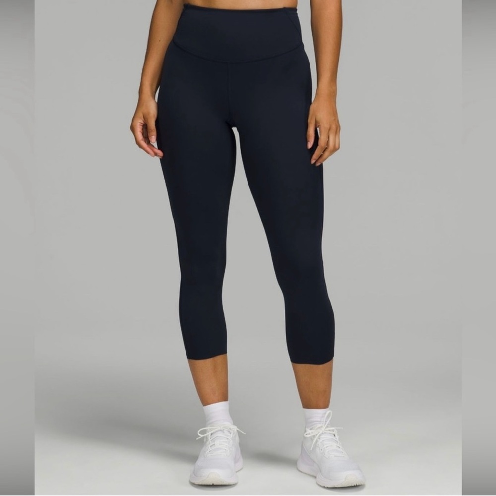 Lululemon Base Pace High Rise Crop True Navy Leggings inseam 23‎ inch size 2 EUC
